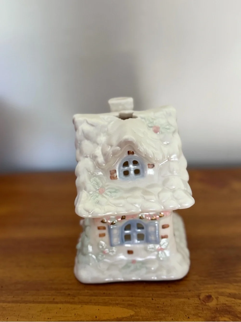 Vintage 2002 Designspirations Ceramic Cottage Tea Light Holder #04200